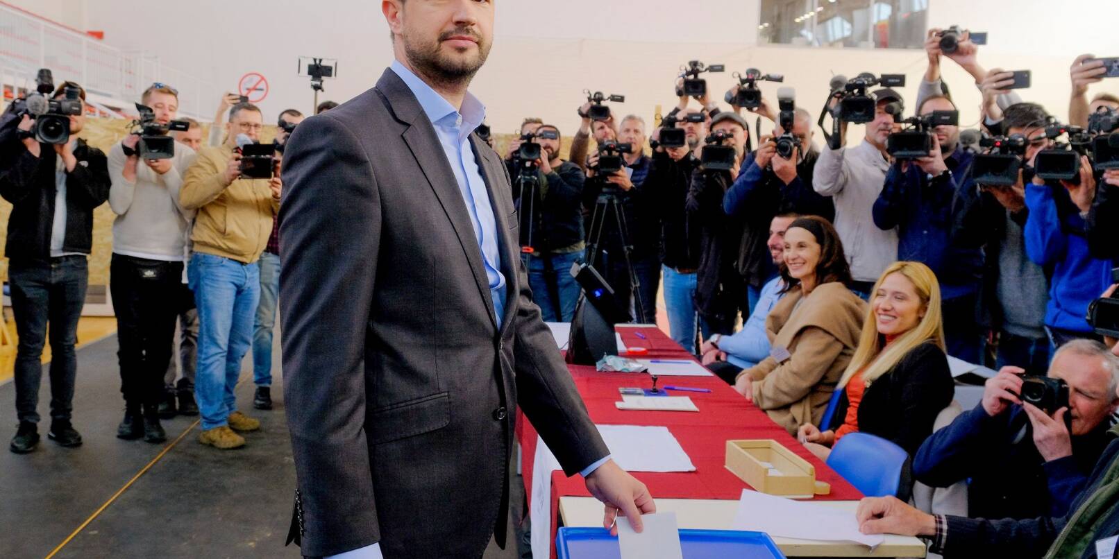 Jakov Milatovic ist klarer Gewinner bei der Präsidentenwahl in Montenegro. Der Wirtschaftswissenschaftler befürwortet unter anderem eine Annäherung an Serbien.