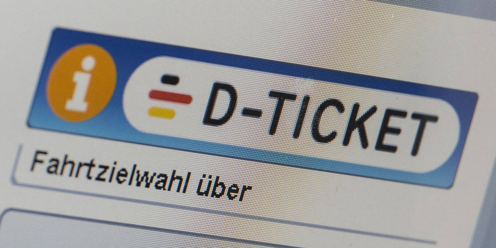 „D-Ticket“ wird anlässlich des Verkaufsstarts auf dem Display eines Fahrkartenautomaten angezeigt.