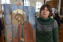 Kiewer Künstler malen Ikonen auf alte Munitionskisten
