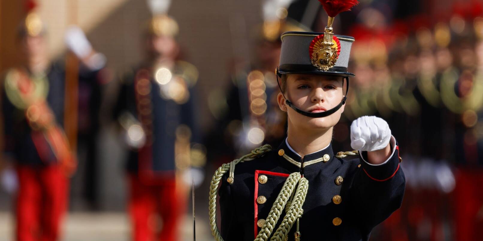 Prinzessin Leonor von Spanien marschiert bei der Fahnenschwur-Zeremonie.