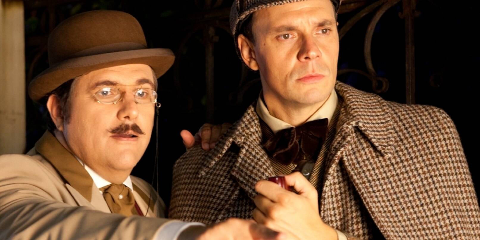Sherlock Holmes (Danny Richter) und Dr. Watson (Roland Kalweit) lösen gemeinsam Verbrechen - bald in der Stadtbibliothek Weinheim.