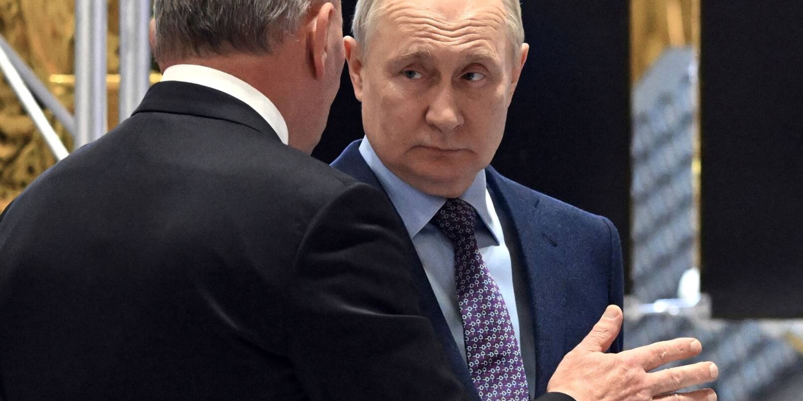 Kremlchef Wladimir Putin (r) mit Juri Borissow, Chef des staatlichen russischen Raumfahrtunternehmens Roskosmos.