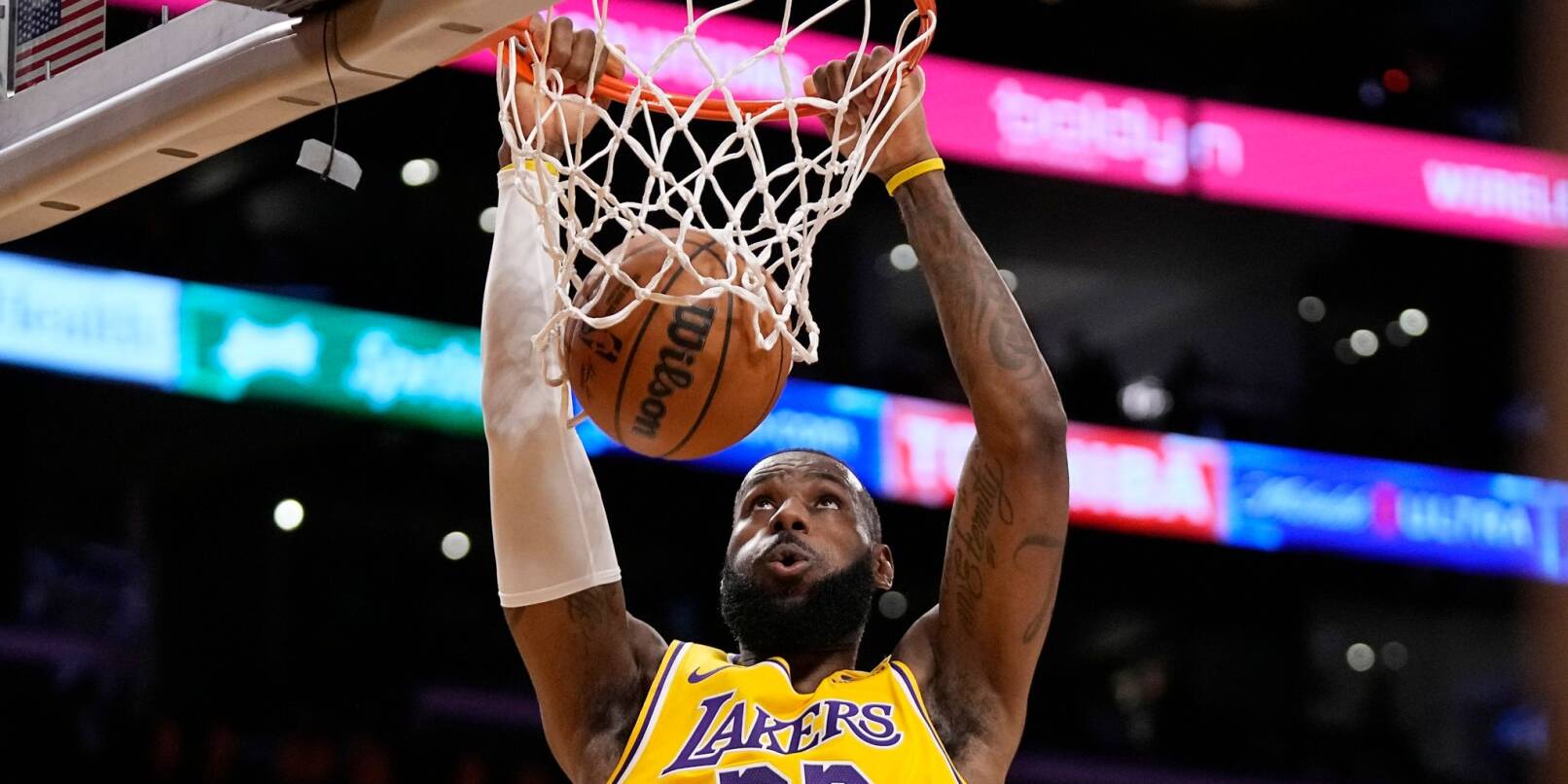 Lakers-Superstar LeBron James erzielte 21 Punkte gegen die Phoenix Suns.