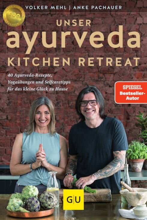 Das Cover des Buches "Unser Ayurveda Kitchen Retreat" von Volker Mehl und Anke Pachauer. Am 28. November stellen die beiden das Buch in der Buchhandlung Schäffner in  Weinheim vor.