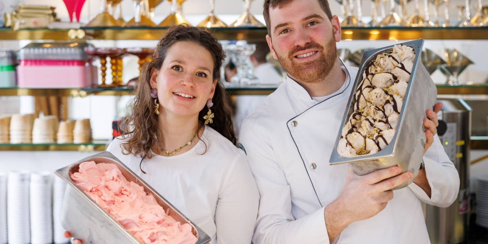 Eismacher Luca de Rocco und seine Frau Francesca setzen auch in diesem Jahr auf vegane Sorten wie Erdbeer-Sorbet und Marzipan-Eis.