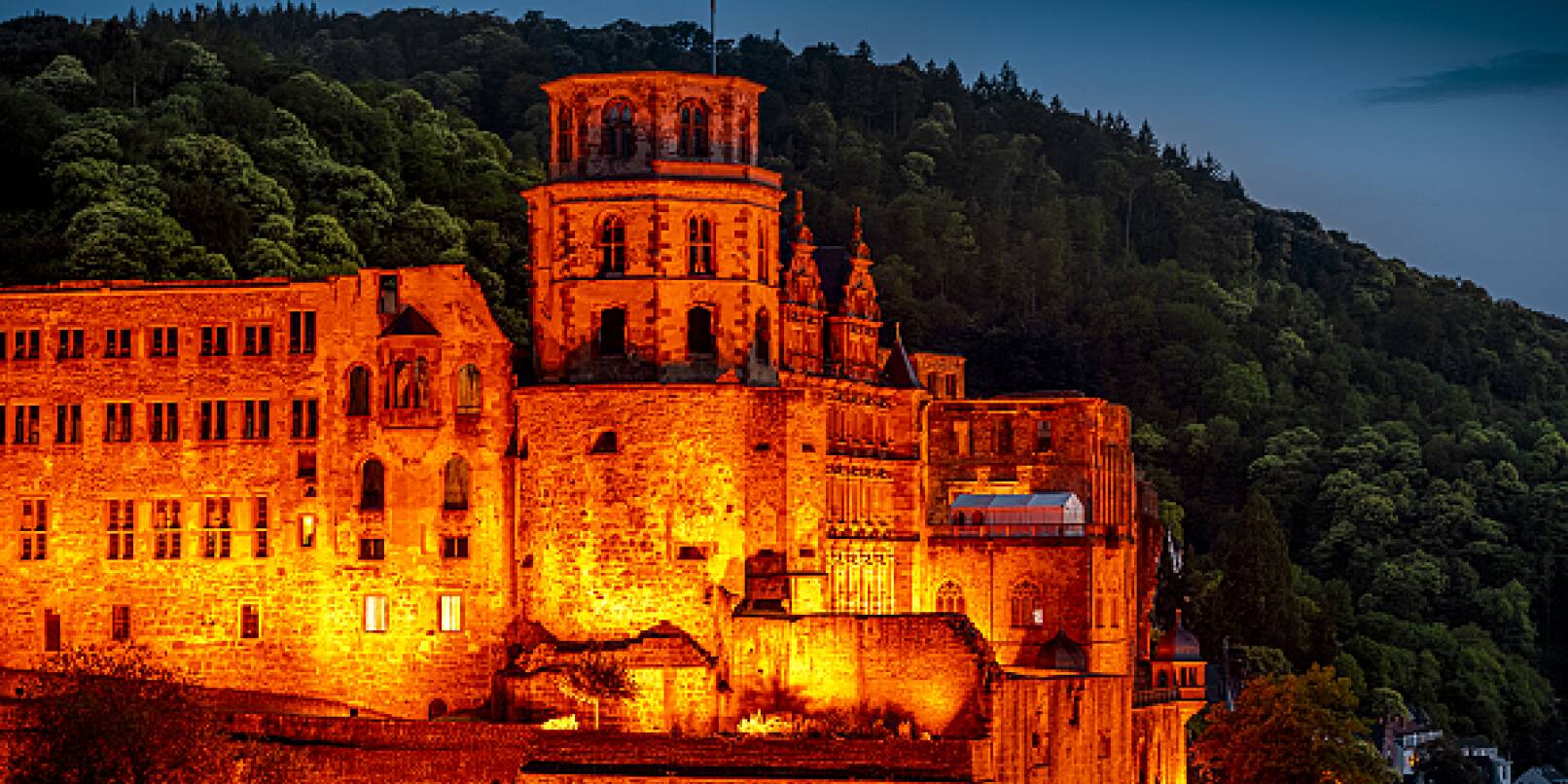 Mystisch, magisch - und manchmal auch ein bisschen gruselig: das Heidelberger Schloss bei Nacht.