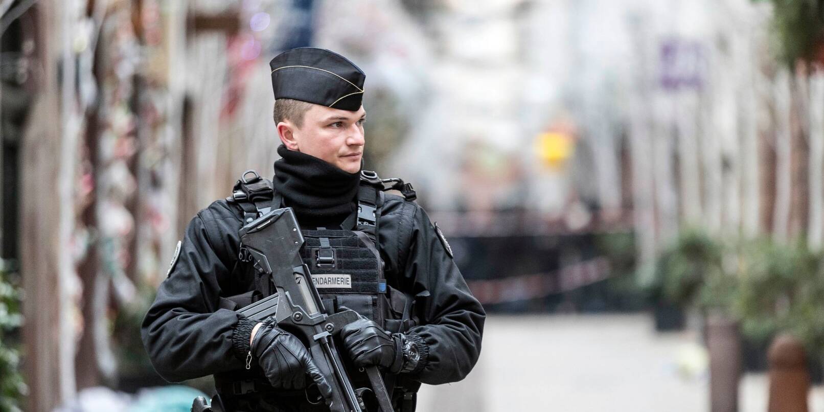 Ein schwer bewaffneter französischer Polizist (Symbolbild).