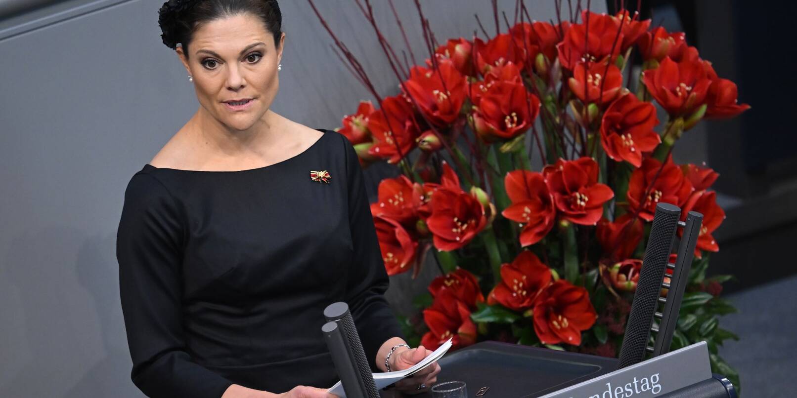 Die schwedische Kronprinzessin Victoria spricht bei der zentralen Gedenkveranstaltung zum Volkstrauertag im Deutschen Bundestag.