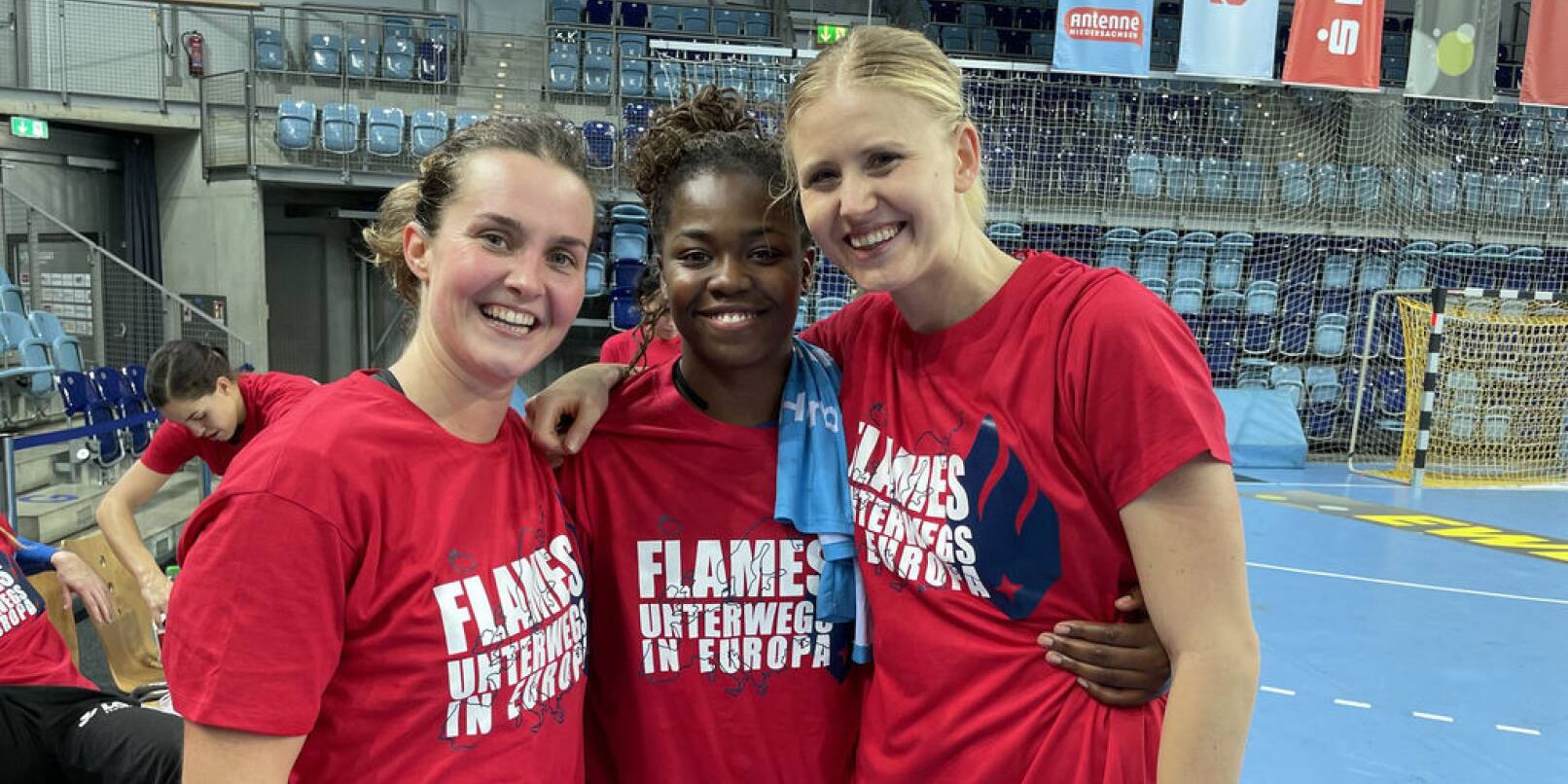 Die Flames (v.l. Lisa Friedberger, Vanessa Fehr, Kim Naidzinavicius) freuen sich auf ihre Reise durch Europa. Bild: Andrea Müller