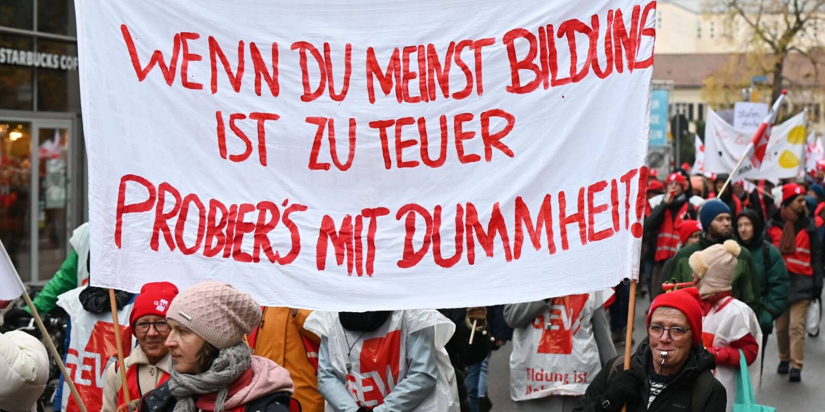 Teilnehmer des Bildungsstreiktages in Karlsruhe.