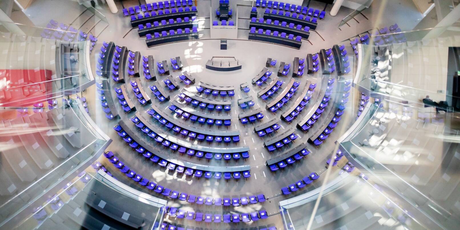 Der leere Plenarsaal des Deutschen Bundestages.