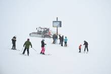 Skisaison an der Zugspitze startet bei Neuschnee und Nebel
