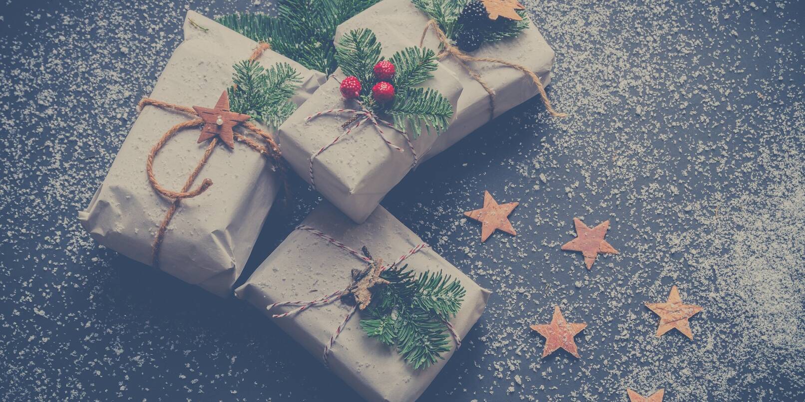 Hübsch verpackte Weihnachtsgeschenke: Familie und Freunde freuen sich besonders über Selbstgemachtes.