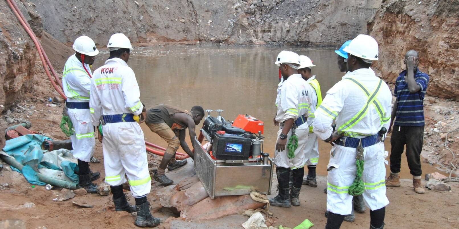 Ein Erdrutsch nach schweren Regenfällen hat in Sambia zum Einsturz einer Mine geführt.