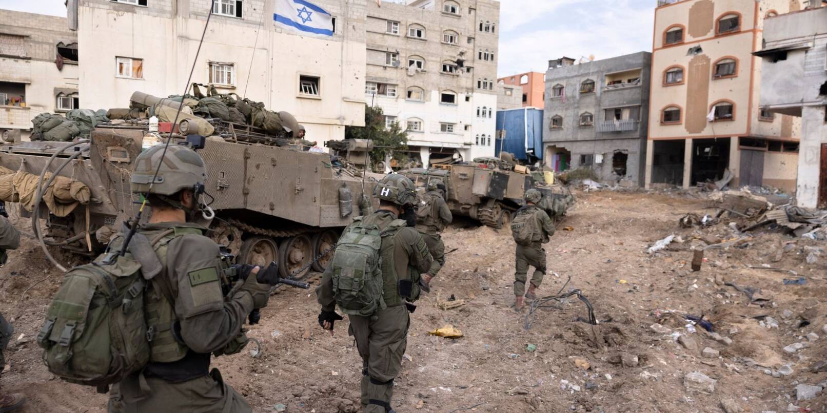 Israelische Soldaten bei einer Bodenoperation im Stadtteil Shijaiyah in Gaza-Stadt. Israelische Soldaten bei einer Bodenoperation im Stadtteil Shijaiyah in Gaza-Stadt.