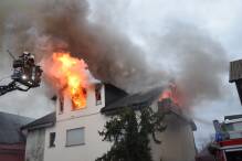 Mutter und Sohn tot aus brennendem Haus in Ladenburg geborgen
