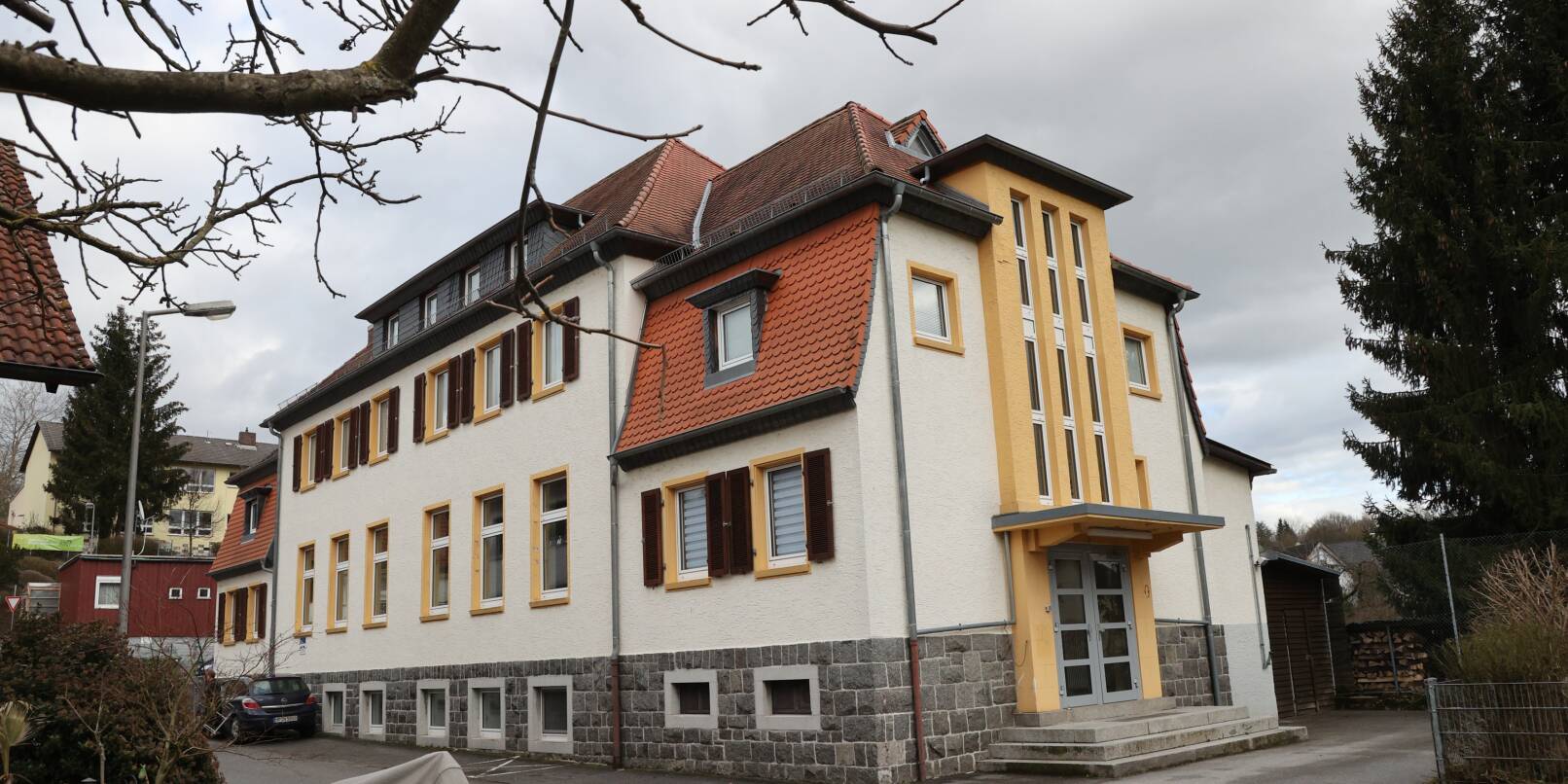 Geht es nach dem Willen der Gemeindevertretung, soll das ehemalige katholische Jugendhaus als Flüchtlingsunterkunft dienen. Geht es nach dem Willen der Gemeindevertretung, soll das ehemalige katholische Jugendhaus als Flüchtlingsunterkunft dienen.