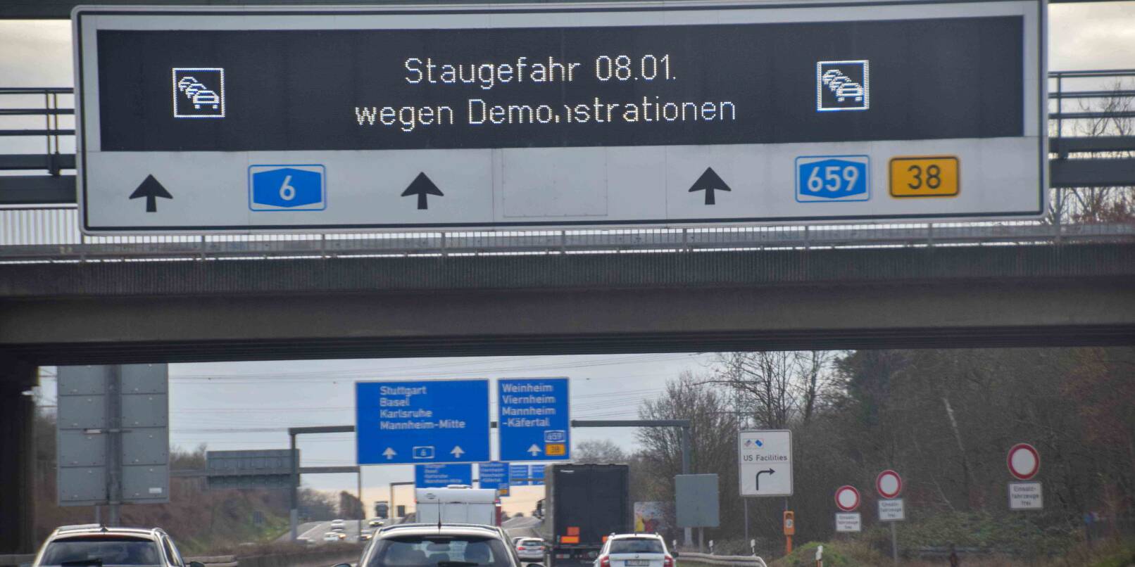"Staugefahr wegen Demonstrationen": Am 8. Januar wollen Landwirte mit ihren Traktoren auch im Rhein-Neckar-Kreis Sternfahrten unternehmen. "Staugefahr wegen Demonstrationen": Am 8. Januar wollen Landwirte mit ihren Traktoren auch im Rhein-Neckar-Kreis Sternfahrten unternehmen.