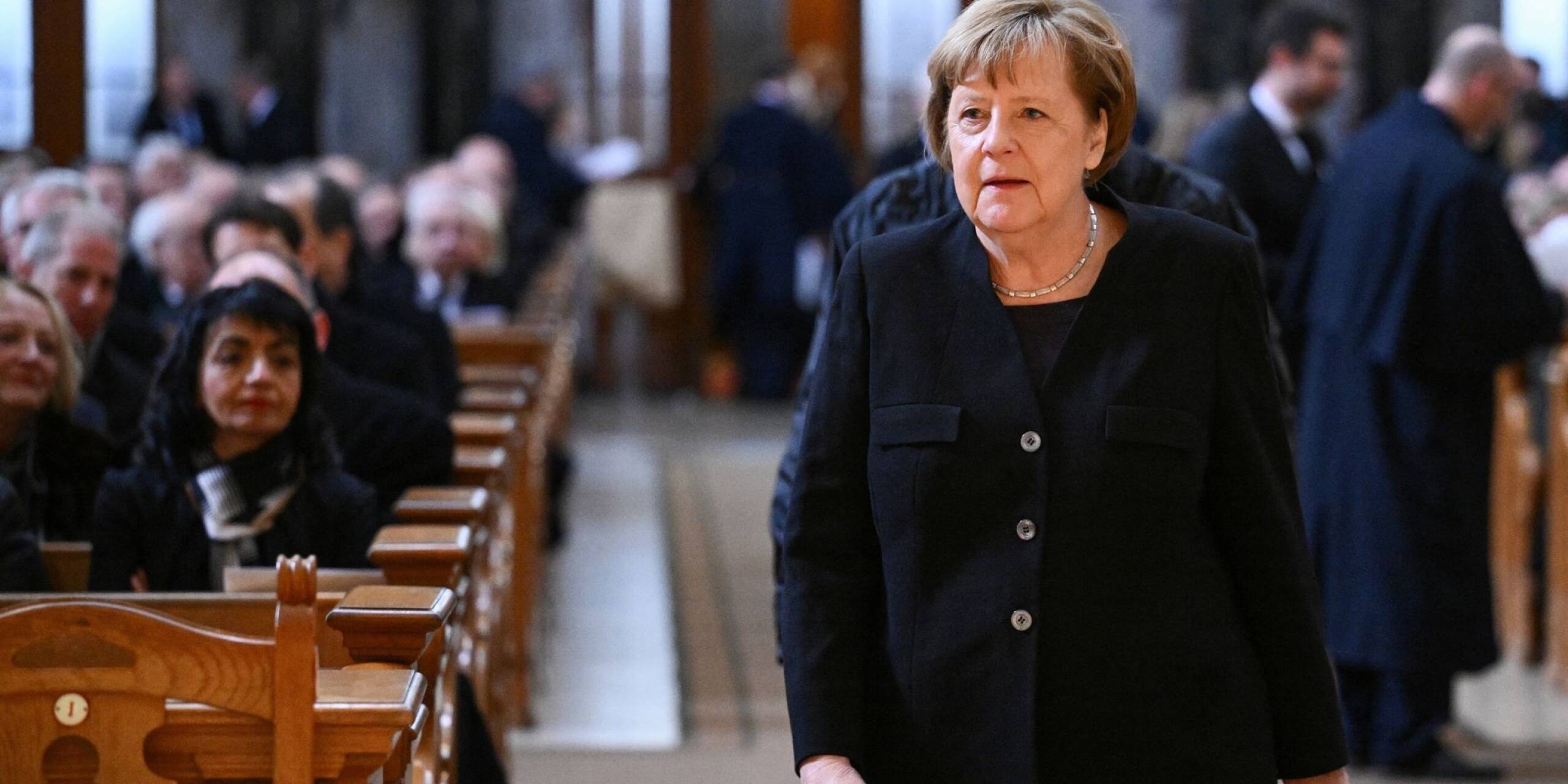 Zu Ehren von Wolfgang Schäuble, der am zweiten Weihnachtstag verstorben ist, findet in Berlin ein Trauerstaatsakt statt. Zum Gedenkgottesdienst im Berliner Dom erschien auch die ehemalige Bundeskanzlerin Angela Merkel.
