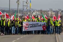 Tausende ÖPNV-Beschäftigte demonstrieren auf Landesgrenze

