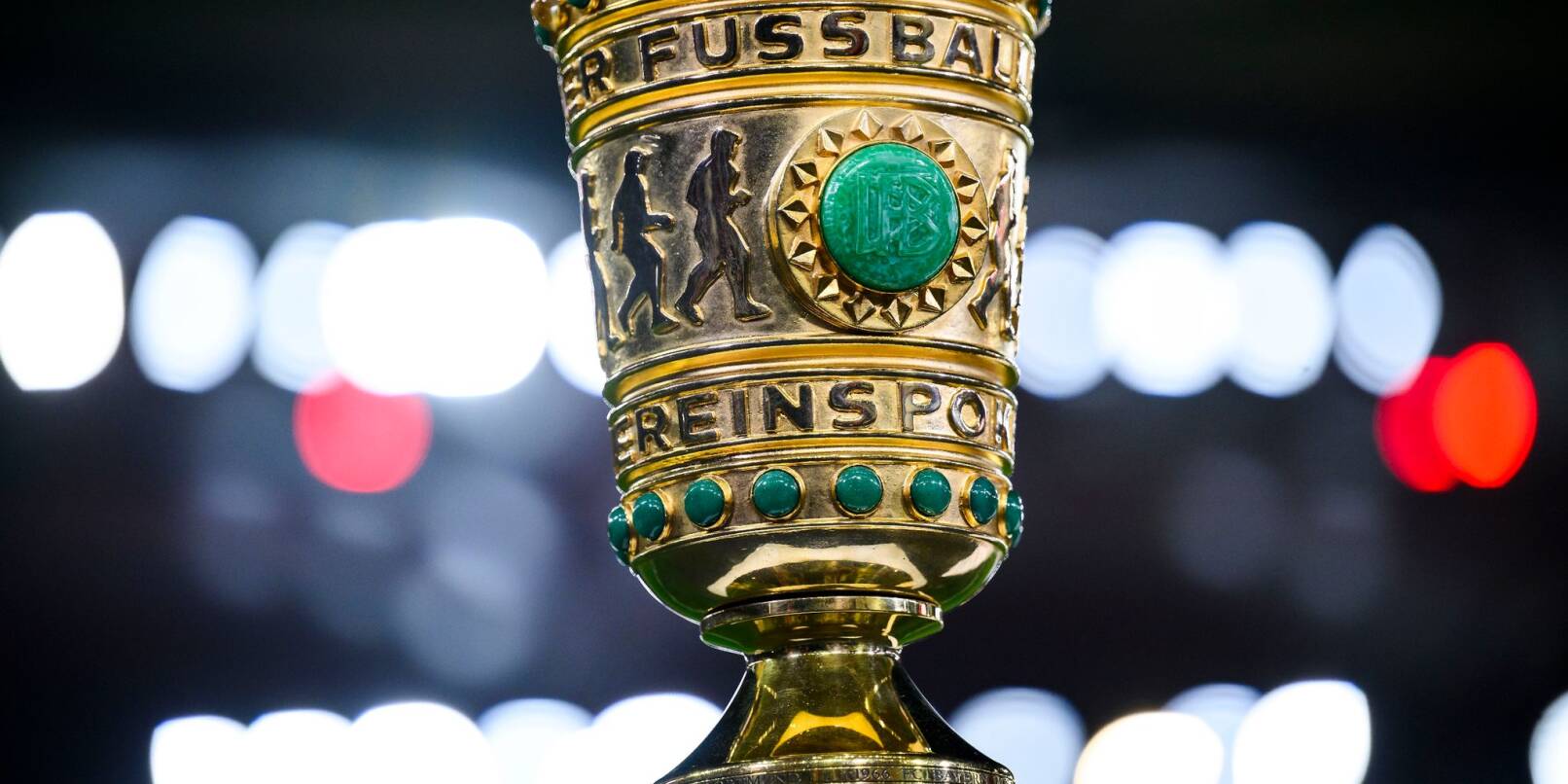 Im DFB-Pokal wurde das Halbfinale ausgelost - auch wenn eine Paarung noch nicht genau feststeht.
