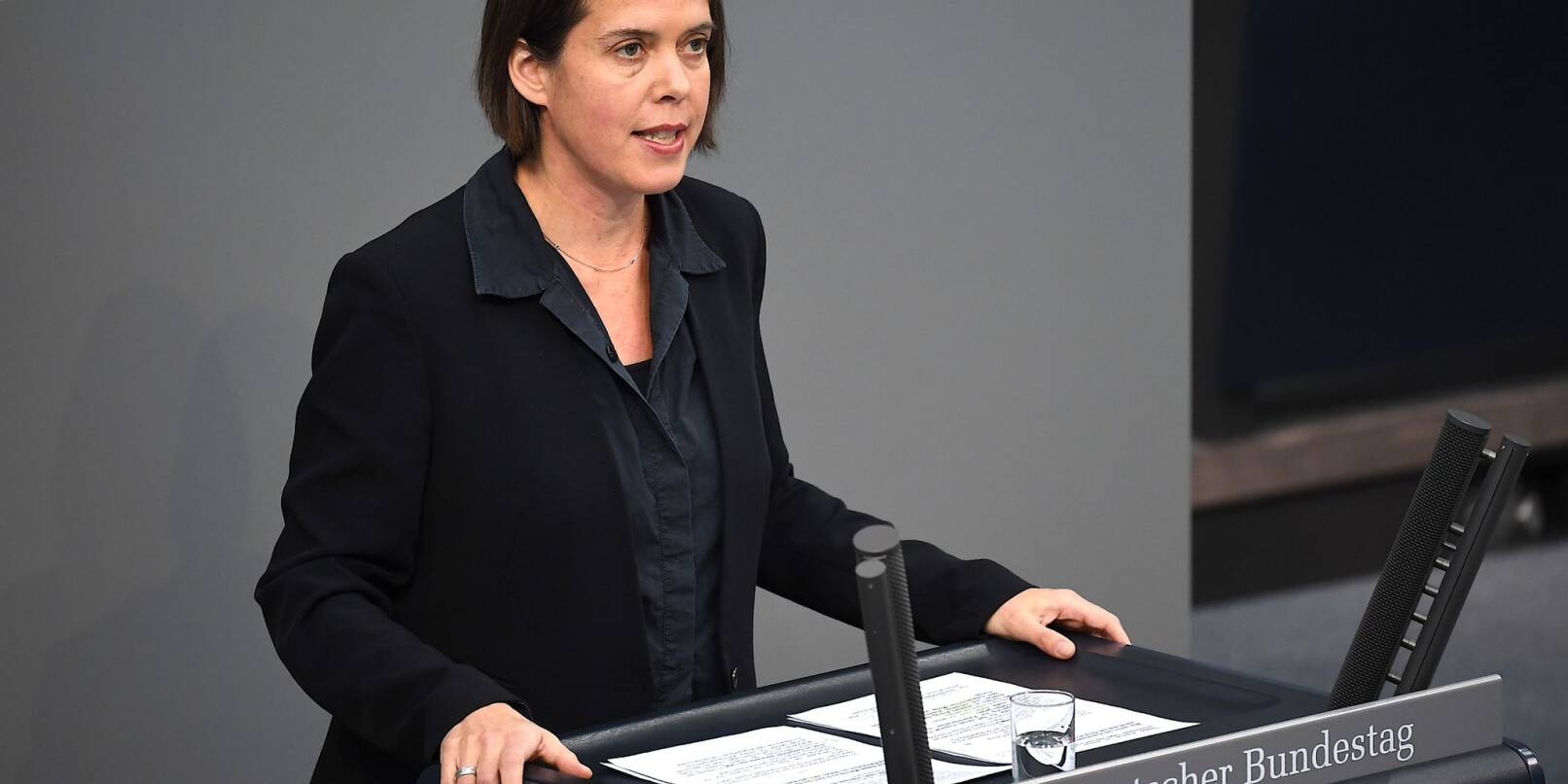 Christine Buchholz (Die Linke) spricht bei der 146. Sitzung des Bundestages.