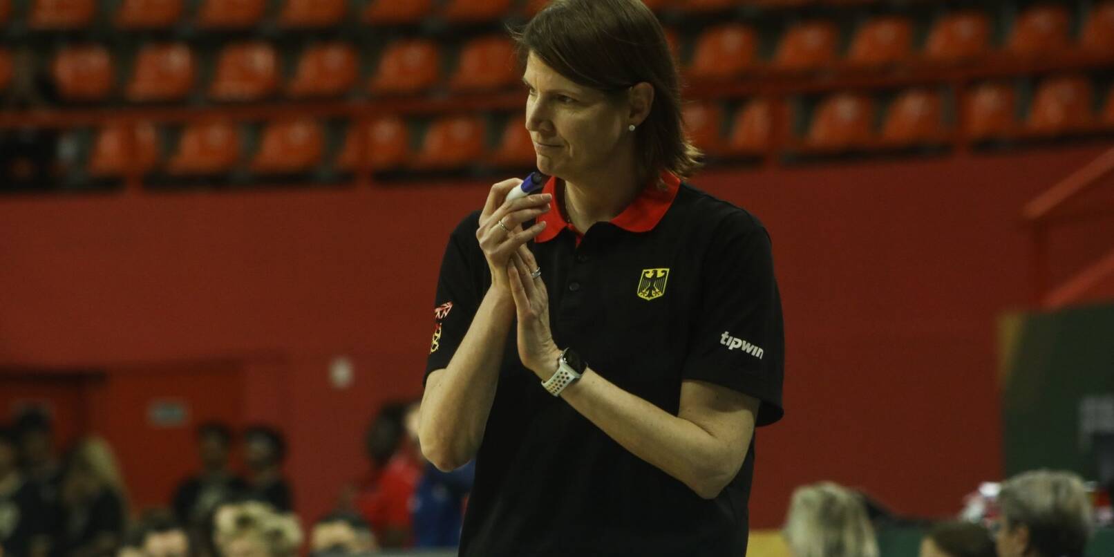 Die Bundestrainerin der deutschen Basketballerinnen: Lisa Thomaidis.