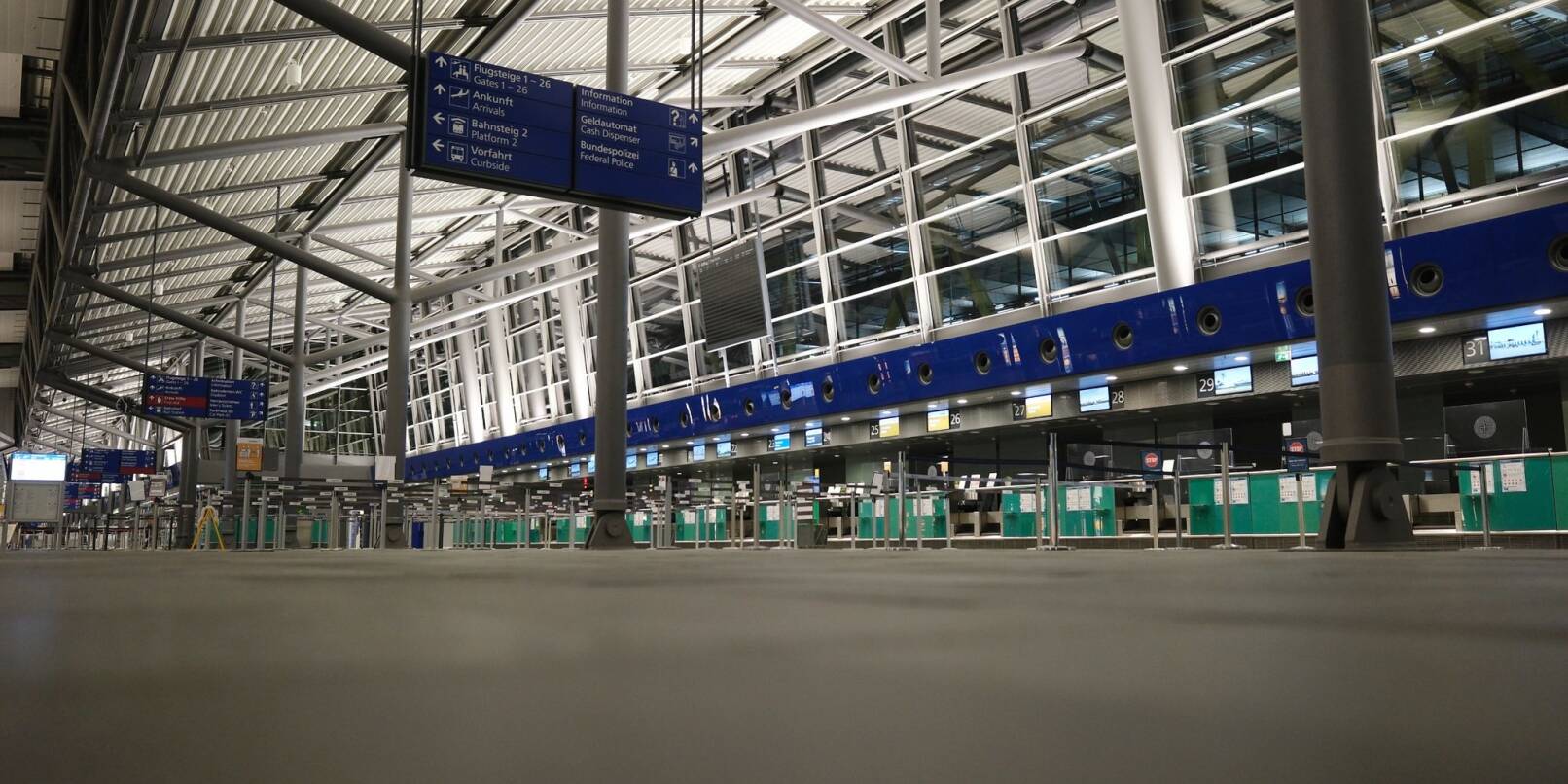 Beschäftigte der Mitteldeutschen Flughafen AG sind in einen 48-stündigen Warnstreik getreten. (Archivbild)