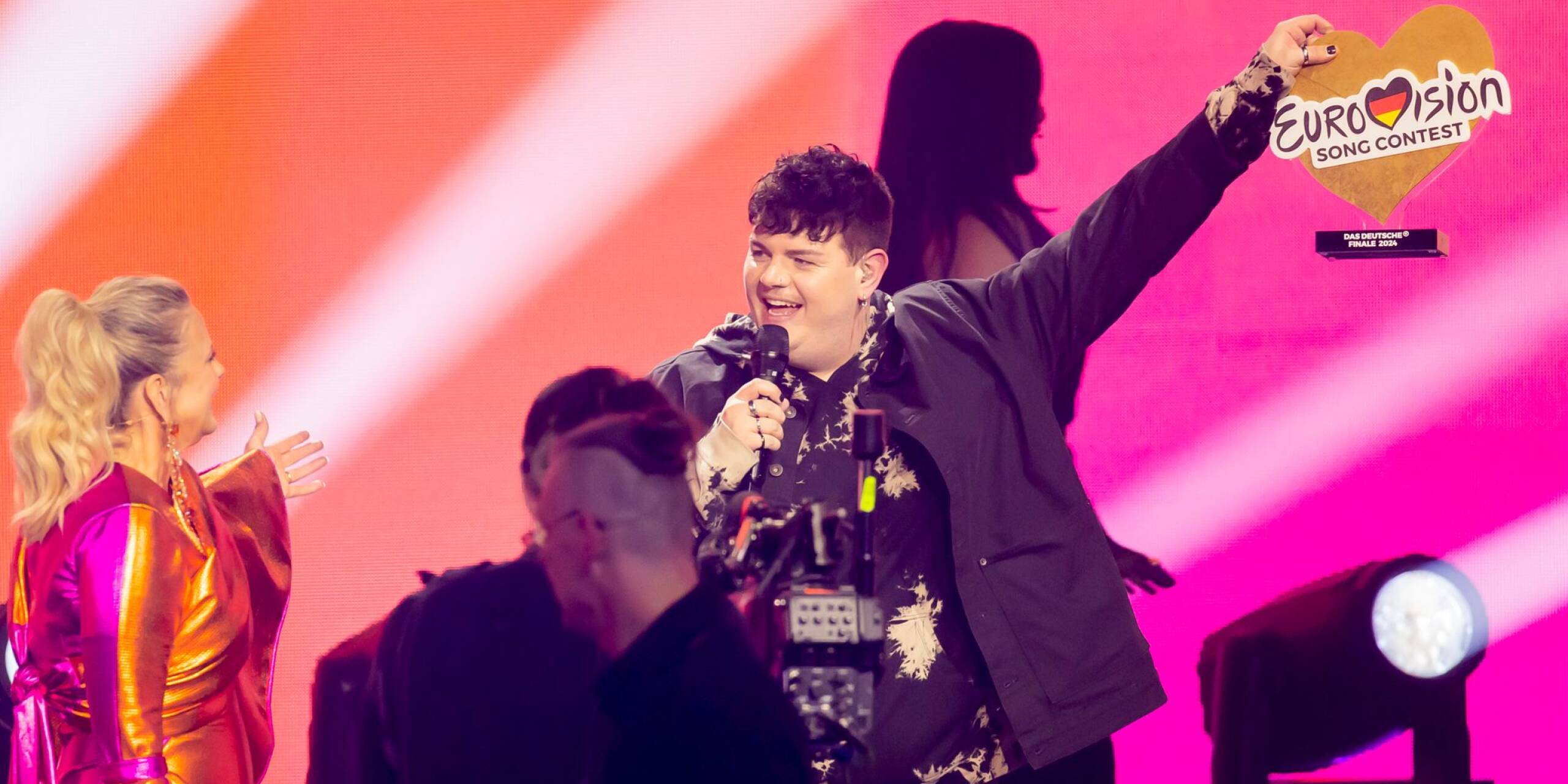 Der Musiker Isaak überzeugte beim Vorentscheid für den Eurovision Song Contest und vertritt Deutschland am 11. Mai im schwedischen Malmö.