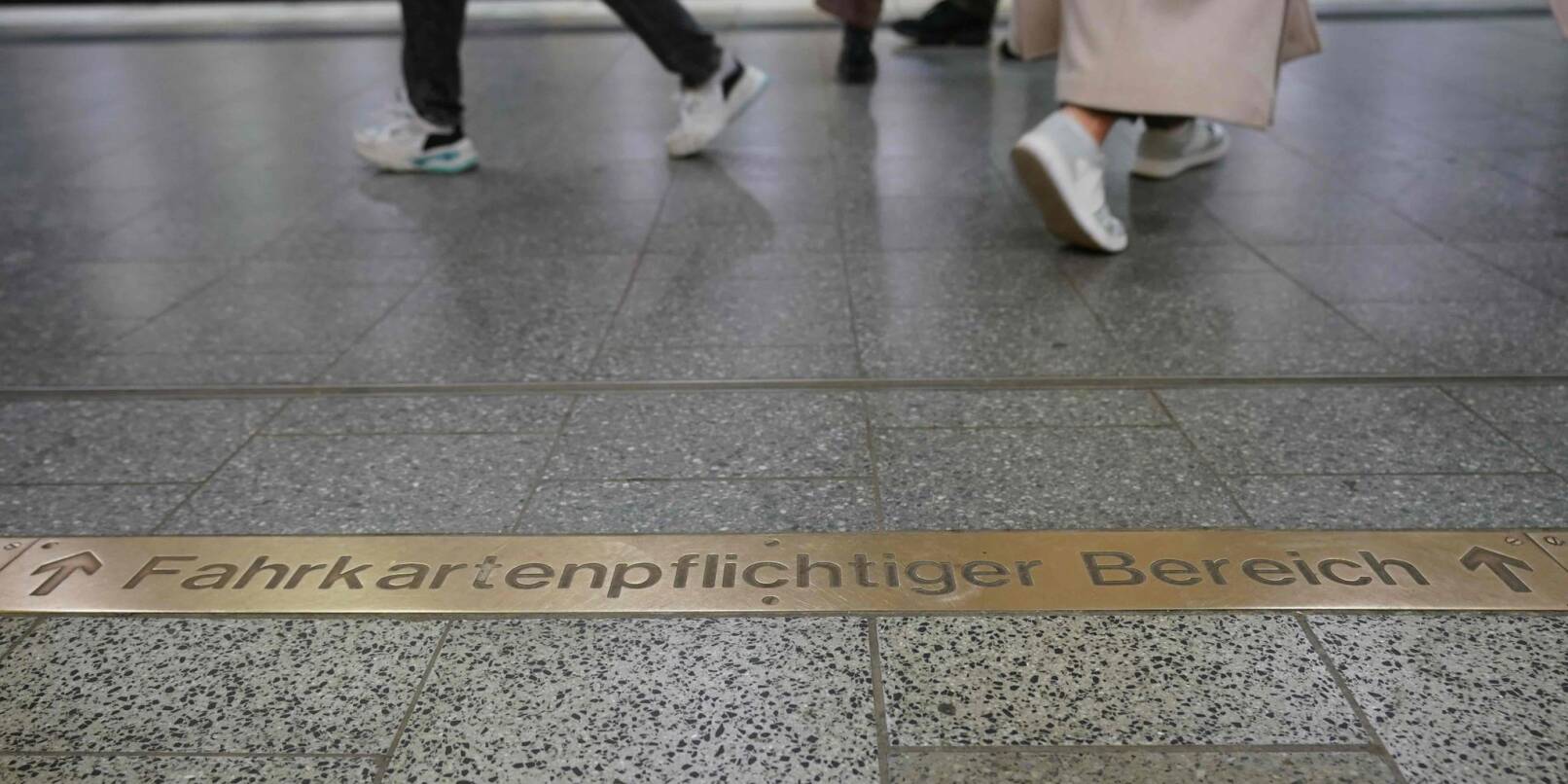 Die Landesregierungen von Berlin und Bremen hatten bei der Justizministerkonferenz im vergangenen Juni einen Antrag zur Entkriminalisierung des Fahrens ohne Fahrschein eingereicht.