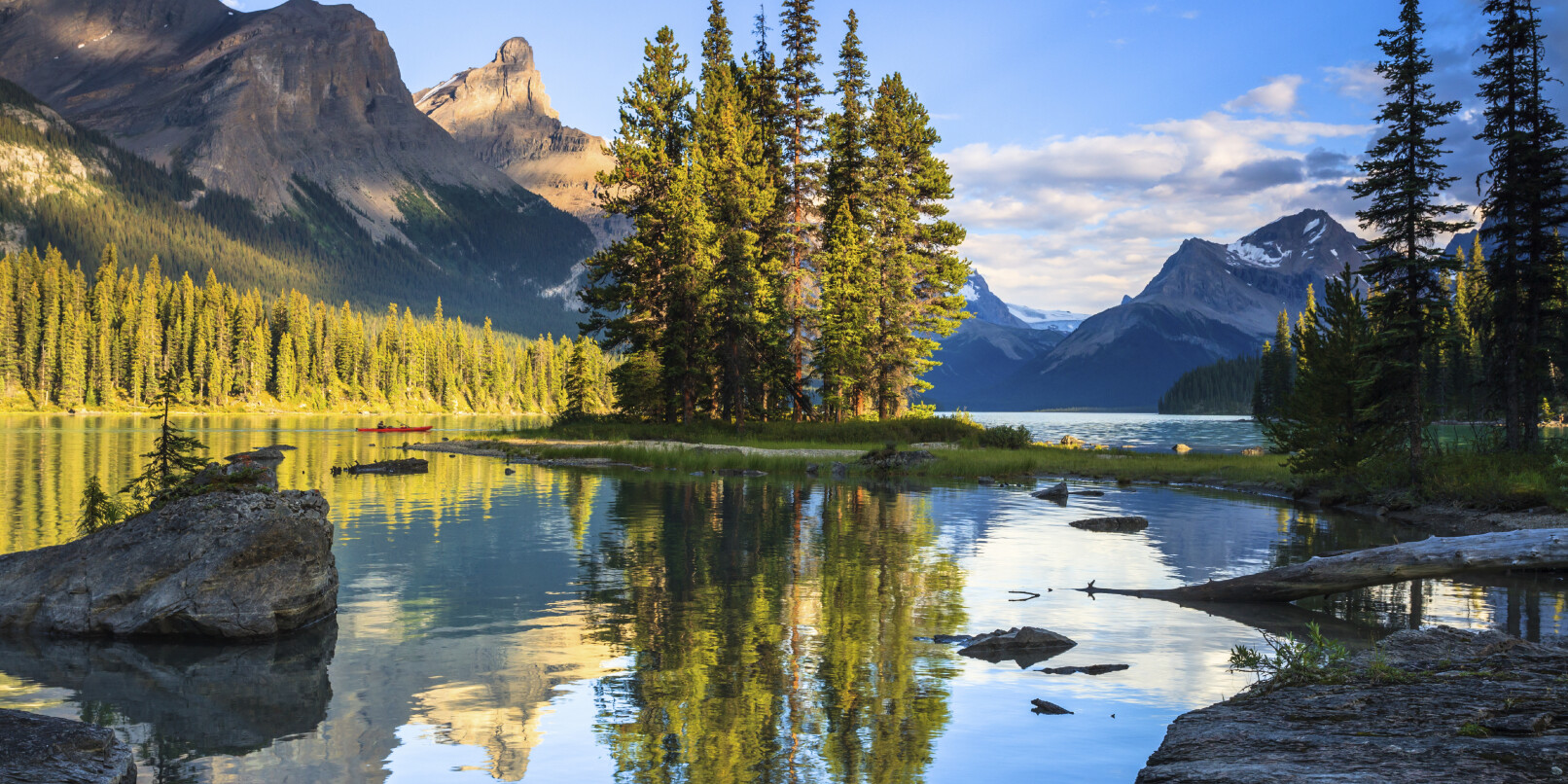 Glasklare Seen und dichte Wälder: Der Jasper Nationalpark in der kanadischen Provinz Alberta ist ein wahres Paradies für Naturliebhaber. Glasklare Seen und dichte Wälder: Der Jasper Nationalpark in der kanadischen Provinz Alberta ist ein wahres Paradies für Naturliebhaber.