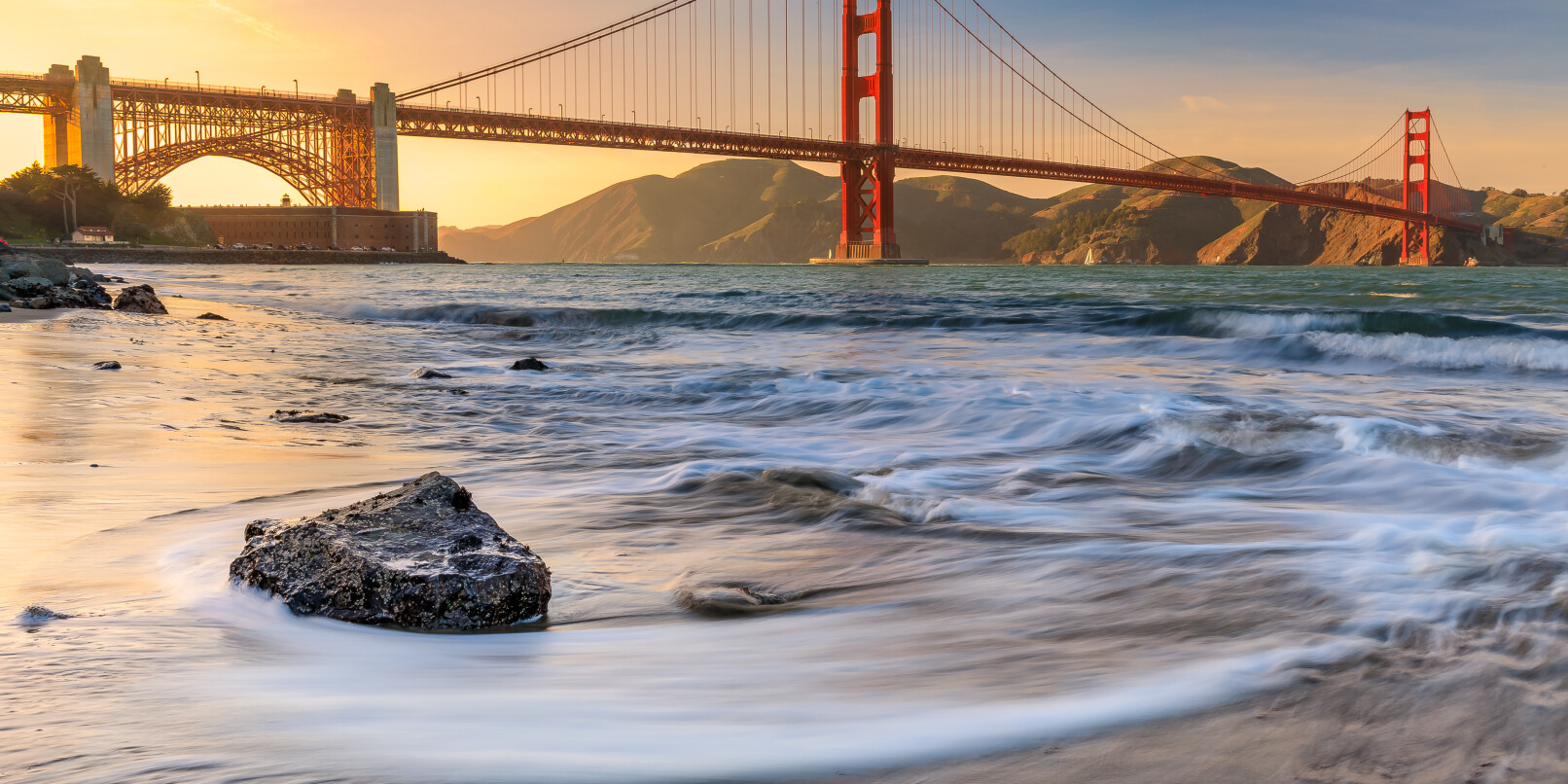 Die Golden Gate Bridge in San Francisco ist ein Wahrzeichen Kaliforniens. Die Golden Gate Bridge in San Francisco ist ein Wahrzeichen Kaliforniens.