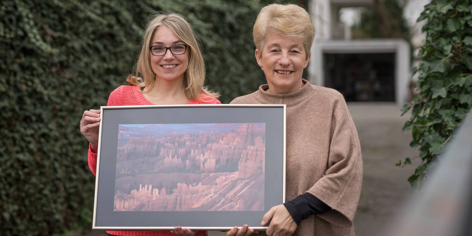 Manuela Dübler (rechts) hat vor 27 Jahren den Reiseveranstalter "Faszination Fernweh" gegründet. Heute führt sie das Unternehmen gemeinsam mit ihrer Tochter Sandra Kätsch.