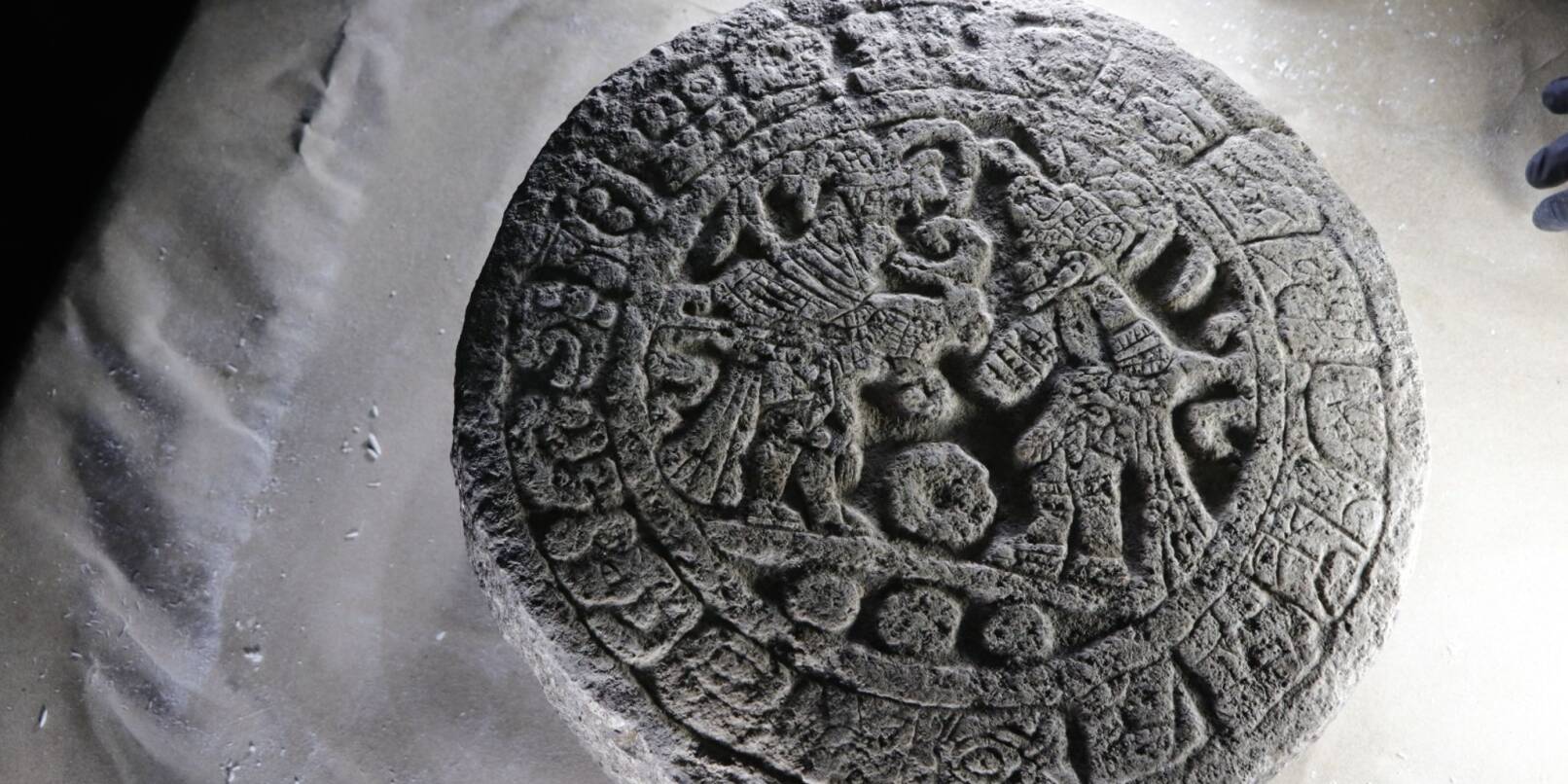 Auf diesem vom Kulturministerium von Mexiko zur Verfügung gestellten Bild ist ein rundes skulpturales Objekt des Ballspiels der Maya-Kultur zu sehen.