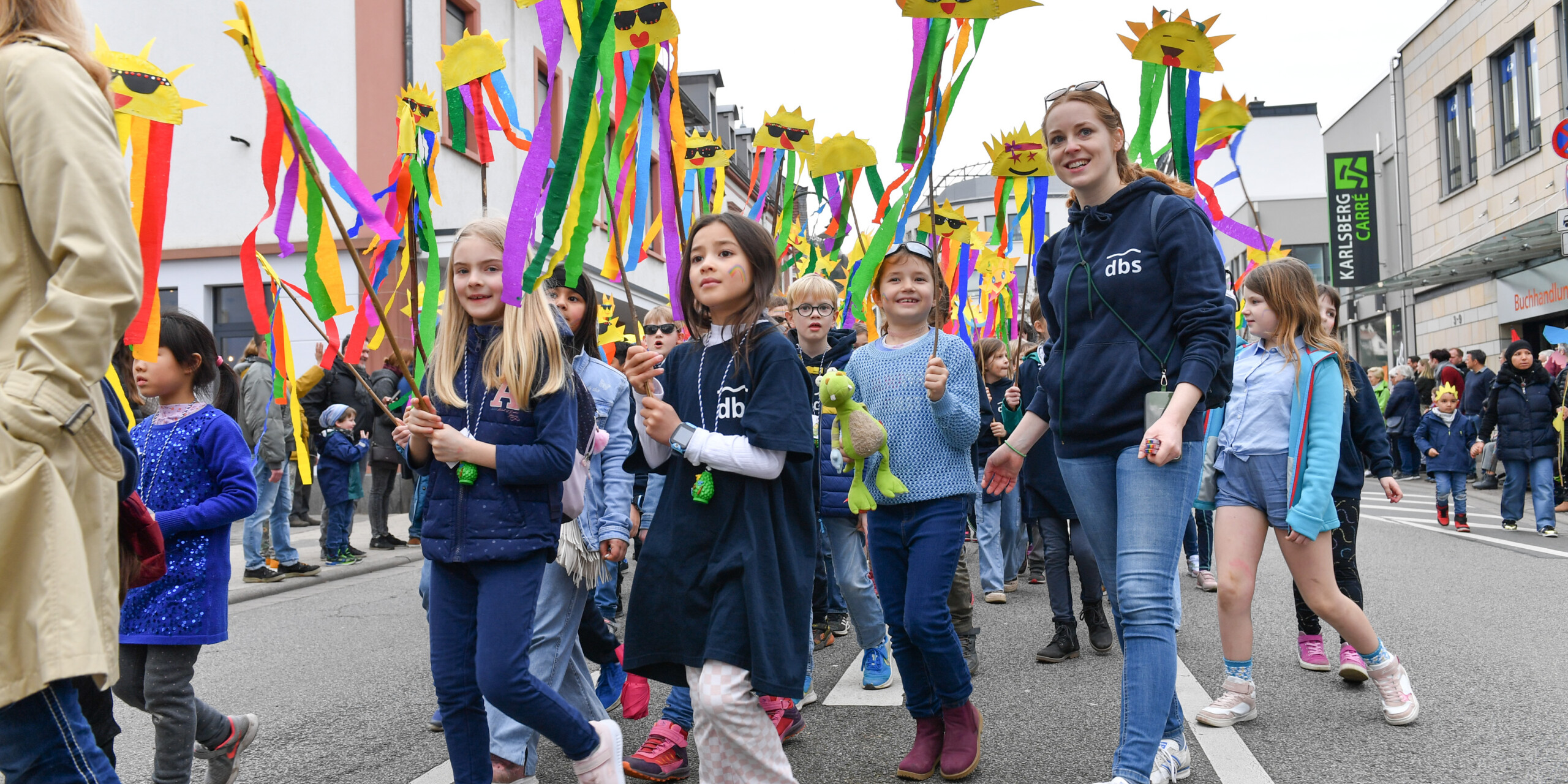 Die Dietrich-Bonhoeffer-Schule Weinheim präsentierte sich gut gelaunt und kunterbunt. Die Dietrich-Bonhoeffer-Schule Weinheim präsentierte sich gut gelaunt und kunterbunt.
