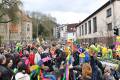 Große Spannung vor dem Abmarsch: Vor der Peterskirche und entlang der Grundelbachstraße formierten sich die Gruppen für den Umzug.