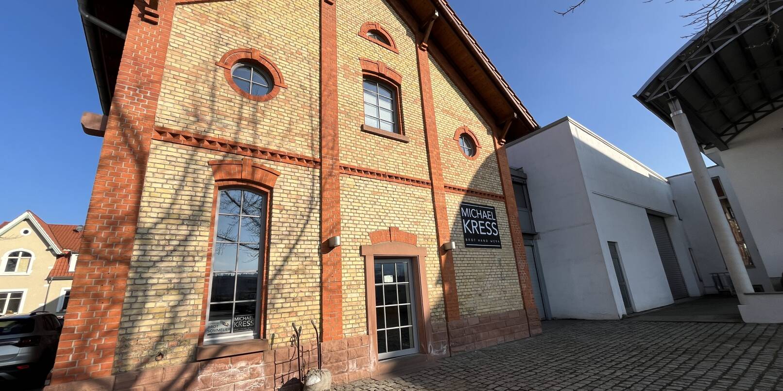 Sommertagszug Bäcker Kress hat die Brezel schon aus dem Ofen geholt WNOZ
