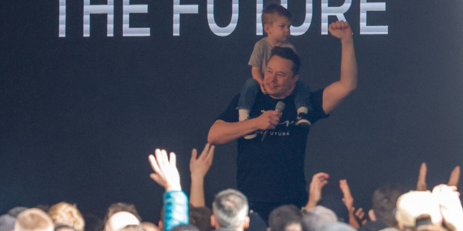 Tesla-Chef Elon Musk ist in die Tesla-Fabrik in Grünheide gekommen.