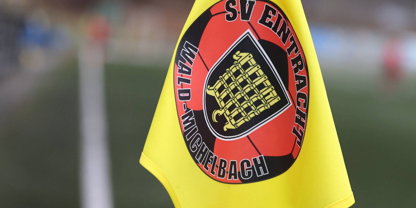 Wo weht die Fahne von Eintracht Wald-Michelbach in der kommenden Saison? Sportlich ist der Klassenerhalt in der Fußball-Verbandsliga jedenfalls schon mal so gut wie geschafft.