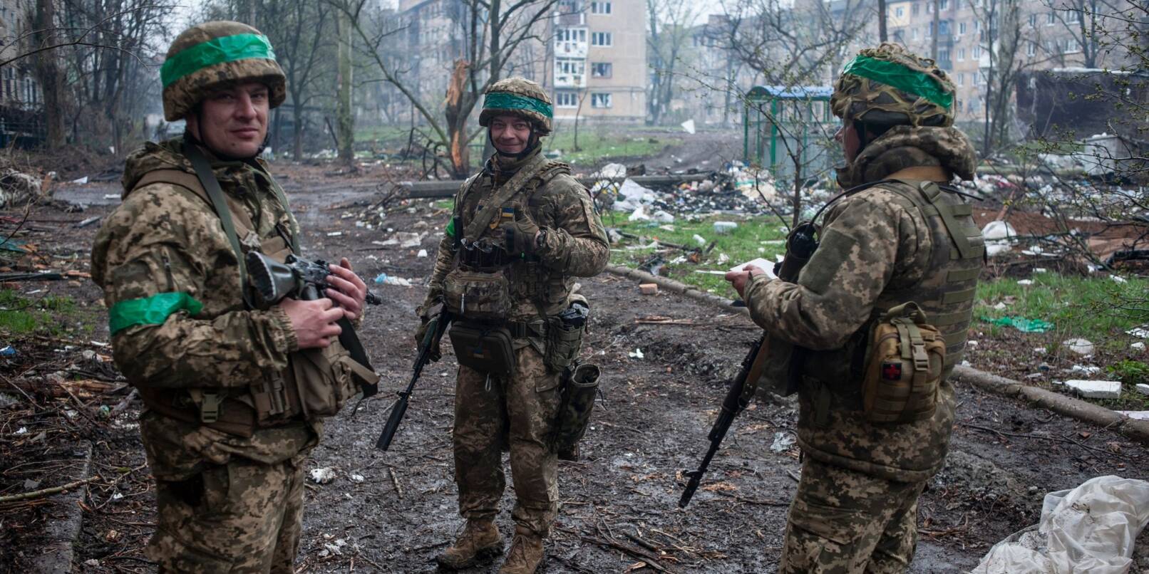 Die Lage um die seit Monaten schwer umkämpfte ostukrainische Stadt Bachmut spitzt sich weiter zu. Hier zu sehen: ukrainische Soldaten.