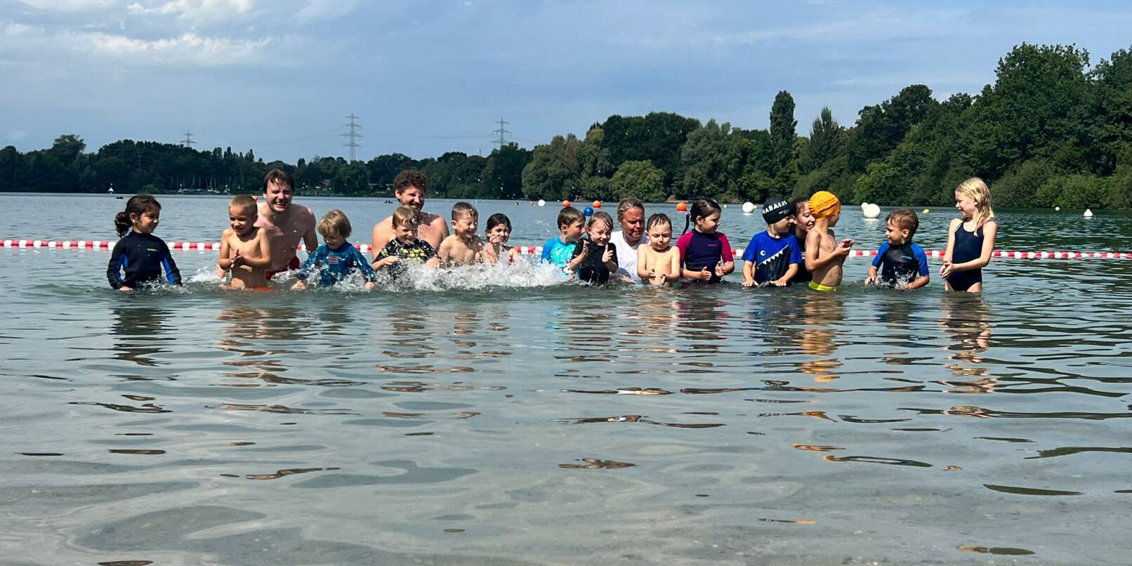 Im Waidsee Weinheim gibt es Angebote für Kinder, an einem Schwimmkurs teilzunehmen.