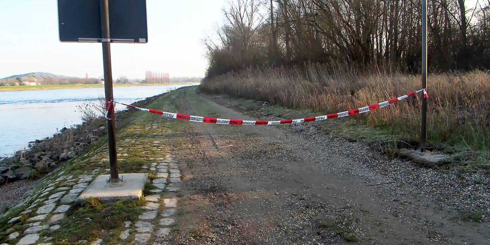 Am Rheinufer sind in den vergangenen Wochen zwei Leichen gefunden worden. Die Polizei ermittelt gegen ein tatverdächtiges Ehepaar.