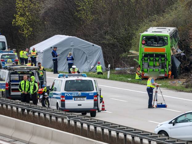 Schwerer Busunfall: Drei der vier Todesopfer identifiziert

