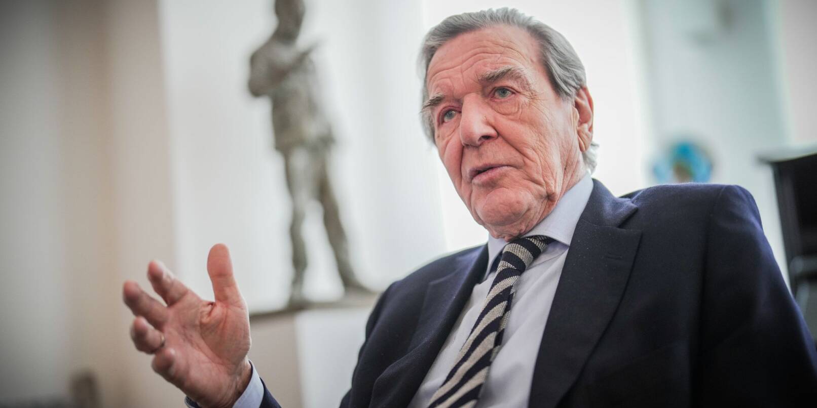 Er werde so lange Sozialdemokrat bleiben, wie man ihn lasse, so Gerhard Schröder.