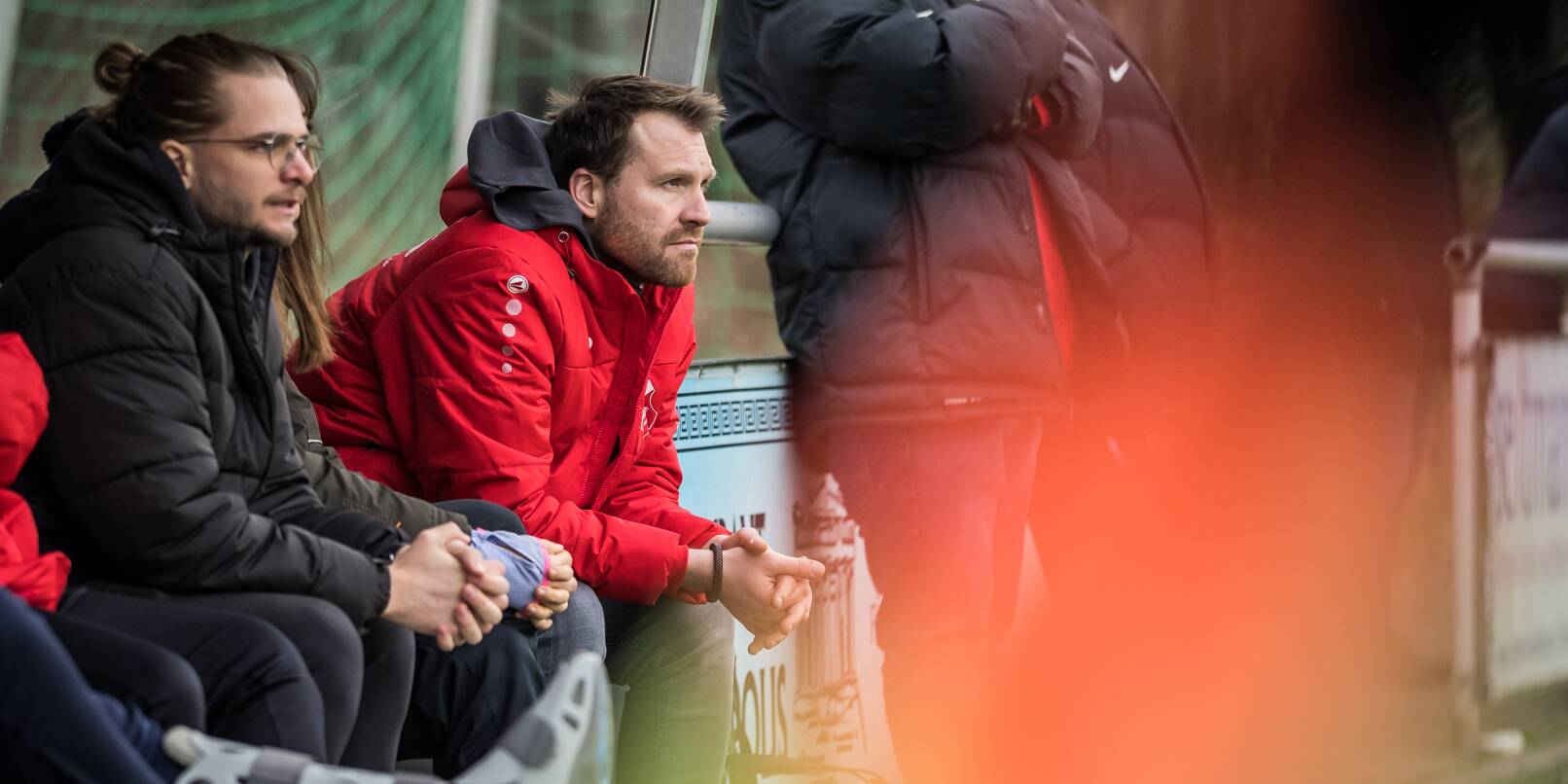 Trainer Marcus Lauer (Mitte) muss bei der SG Unter-Abtsteinach die Abwehrfehler abstellen.