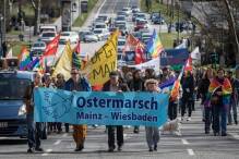 Hunderte demonstrieren bei Ostermärschen für Frieden
