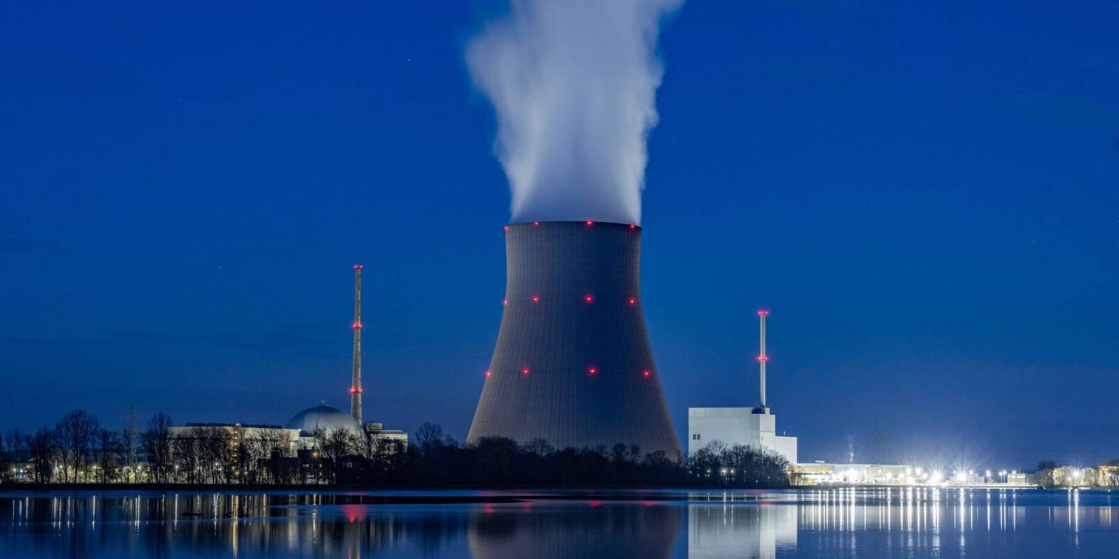Das Kernkraftwerks Isar 2 in Bayern - laut Atomgesetz soll die endgültige Abschaltung am 15. April erfolgen.
