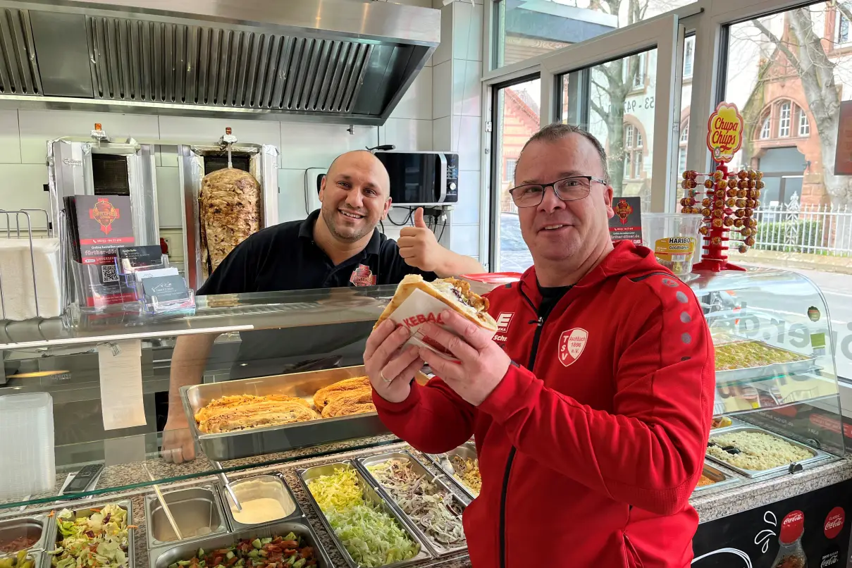 Wie viel kostet ein Döner „mit alles“ und „bissel scharf“? | WNOZ