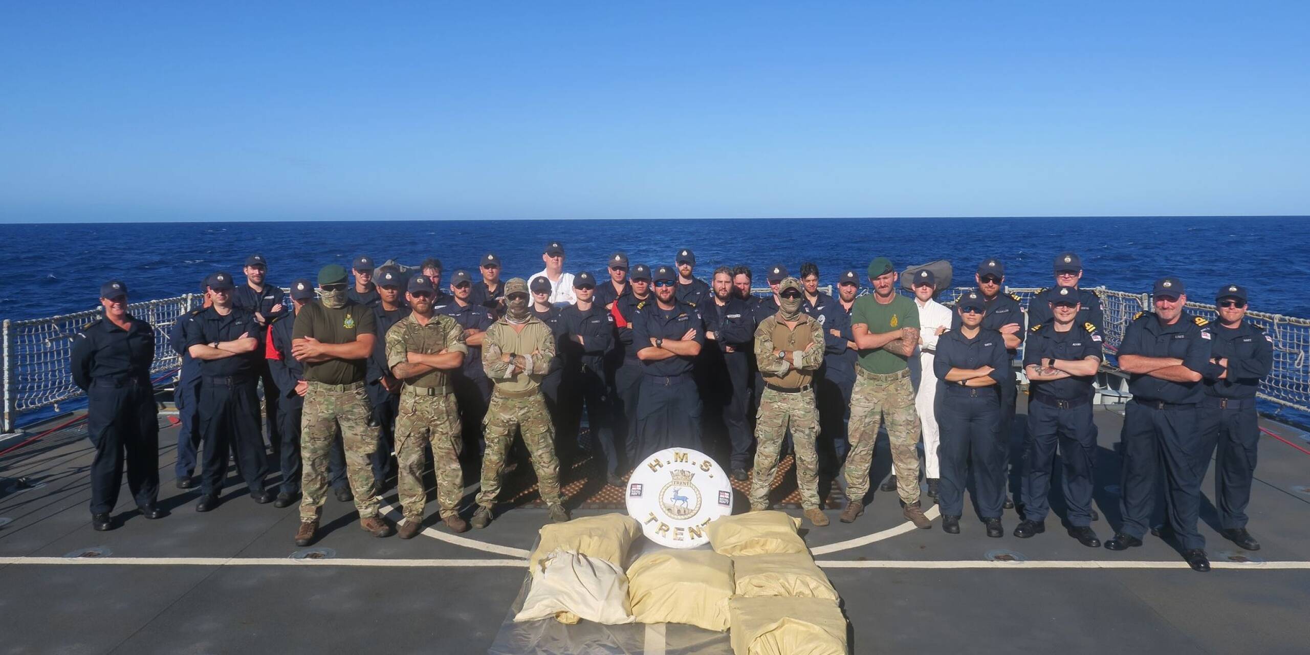 Die britische Marine hat gemeinsam mit der US-Küstenwache in der Karibik Drogen im Wert von fast 20 Millionen Euro sichergestellt. Die Belegschaft konnte so 200 Kilogramm Kokain und weitere Drogen beschlagnahmen.
