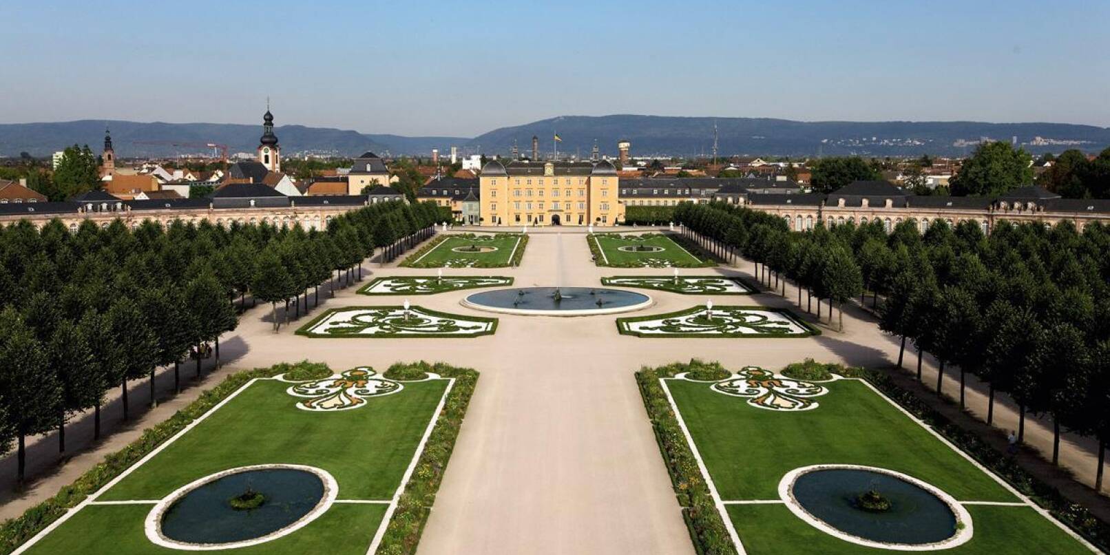 Das Schloss samt Garten in Schwetzingen bietet eine wunderbare Fotokulisse.